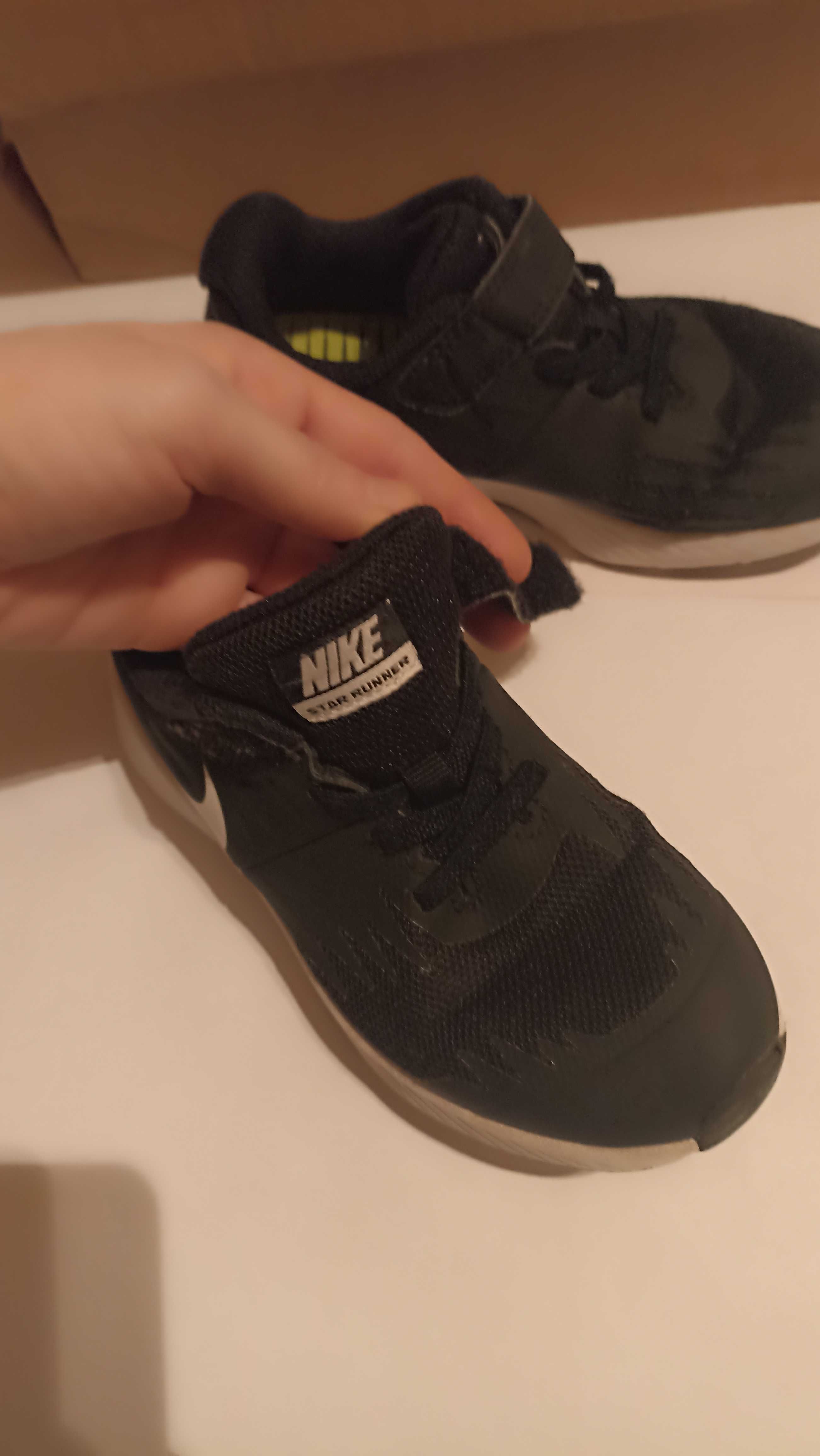 Buty chłopięce Nike rozm. 28,5