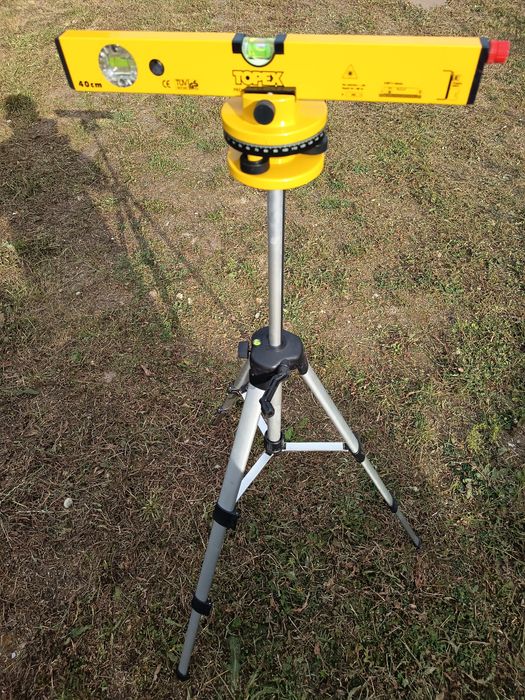 Poziomica laserowa ze statywem Alu