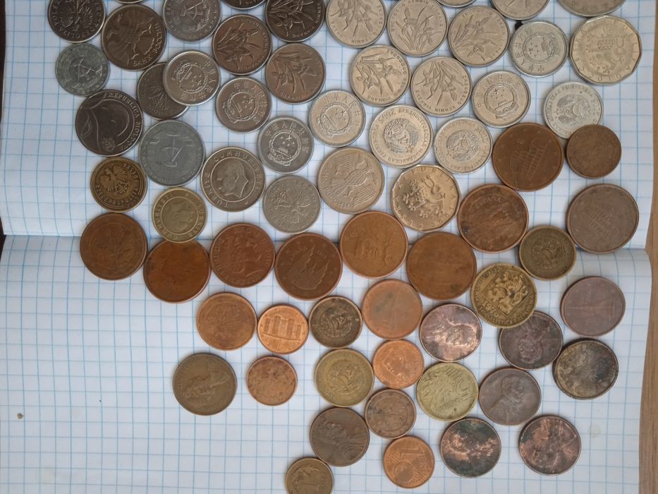 Монеты мира 93 штуки