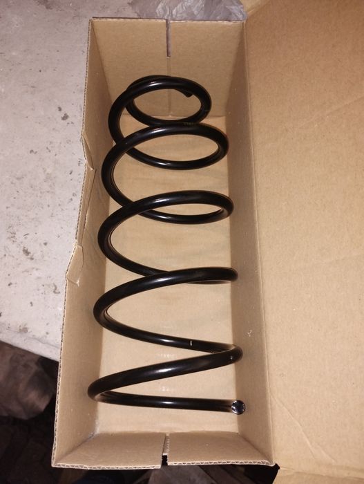Пружини передні гольф 4,Бора, audi A3, Фара права Гольф4, Електролюк