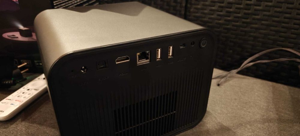 Projektor laserowy Ultimea Poseidon E100 - 1800 ANSI