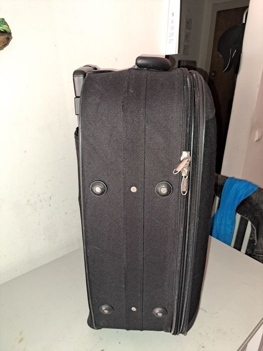 Vendo mala preta da clipper club em bom estado medidas 24×59×43