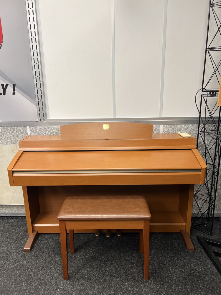 Цифрове піаніно Yamaha Clavinova CLP 230