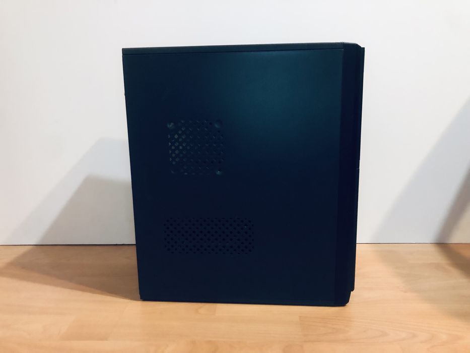 Obudowa z zasilaczem