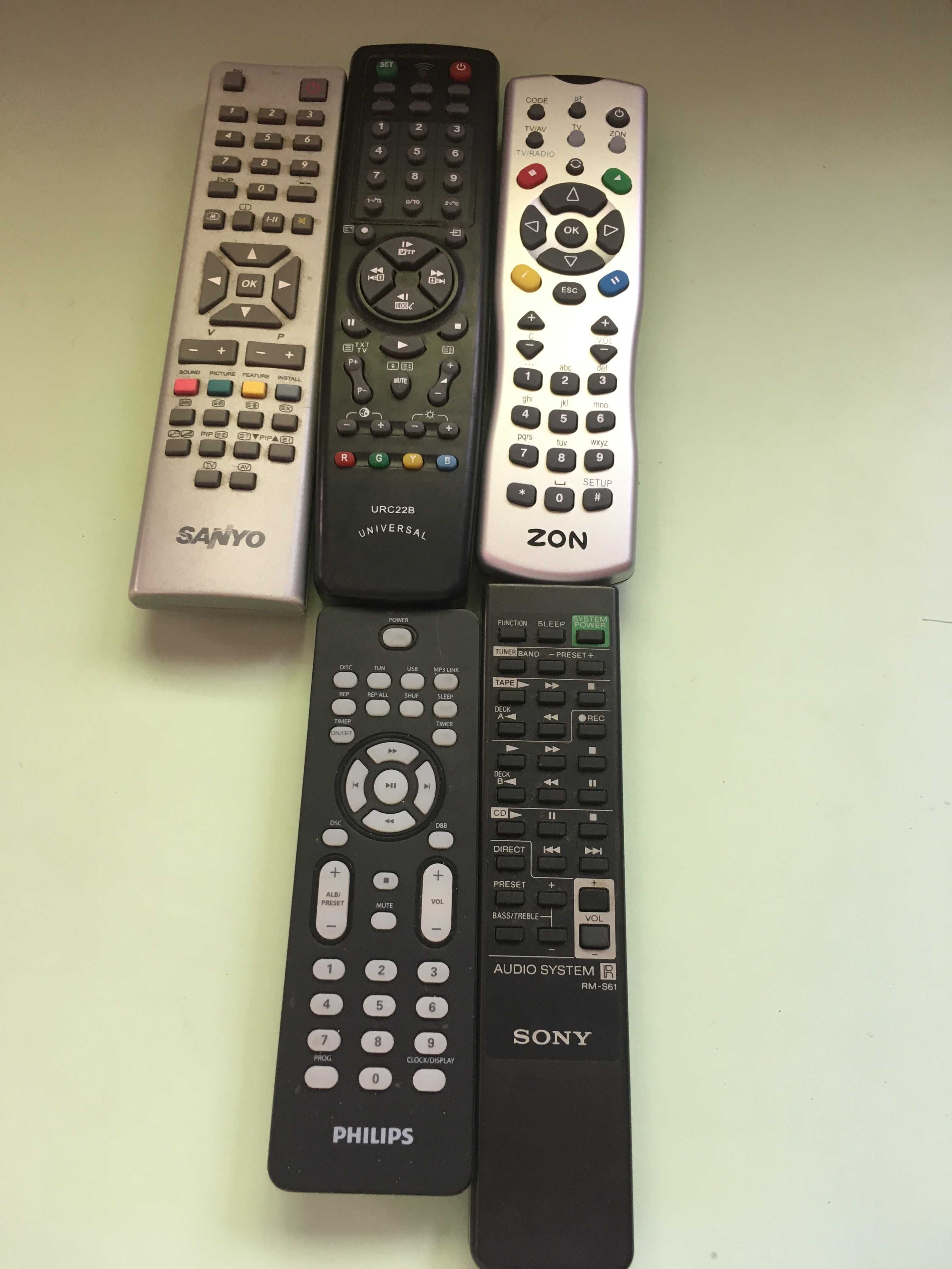 Comandos para TV a funcionar os 5 são 30 euros