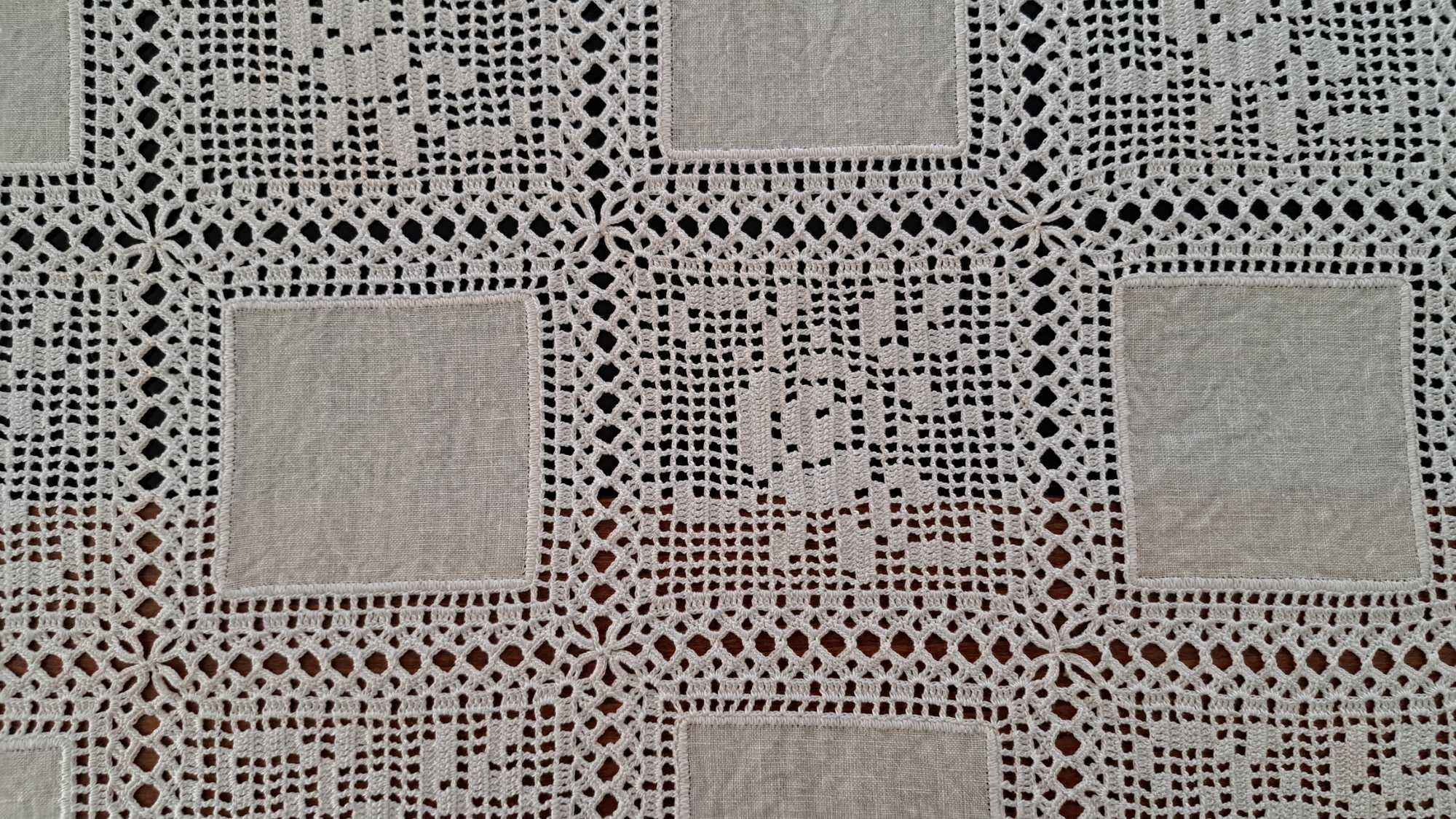 Toalha de renda feita á mão