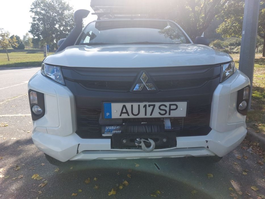Mitsubishi L200, ano 2022, equipada