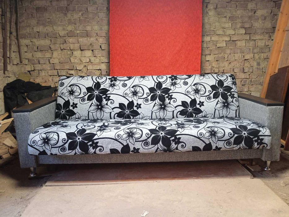 Не розкладний диван