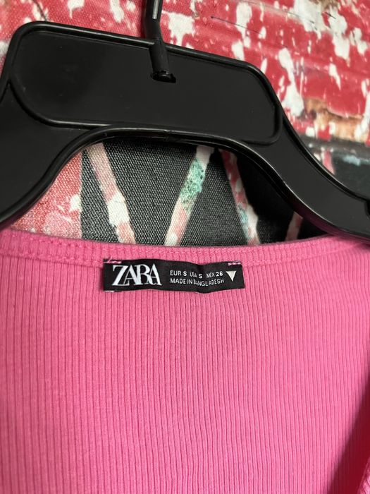 Różowy damski top na krótki rękaw z prążkowanego materiału Zara [S]