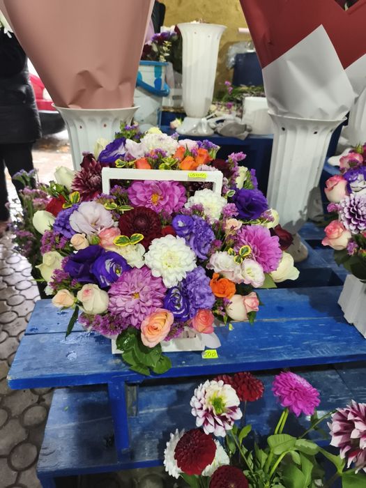 Квіти доставляю вітаю зднем народж