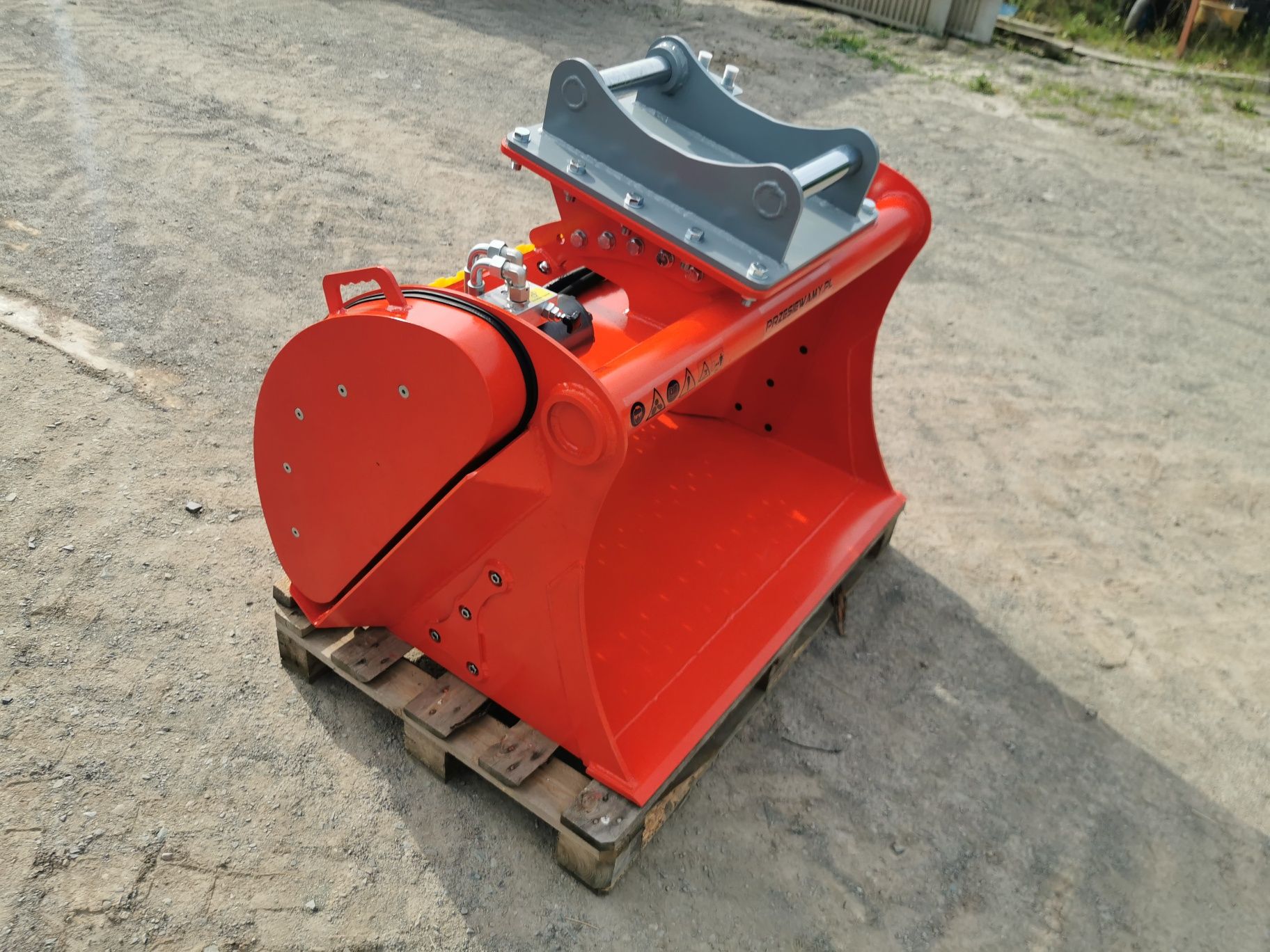Łyżka przesiewająca PRZESIEWAMY.PL Model 4x105 dla maszyn 6t - 8t