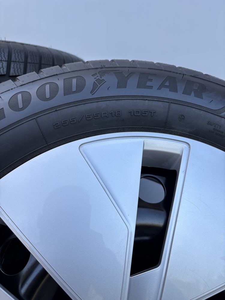 Комплект VW ID Buzz ID4 Audi Q4 8J x 18H2 ET45 ЦО 57,1