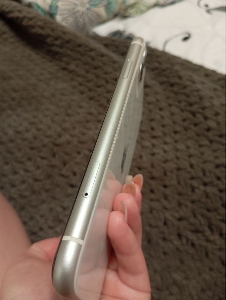iPhone 11 • 64 ГБ • Неверлок