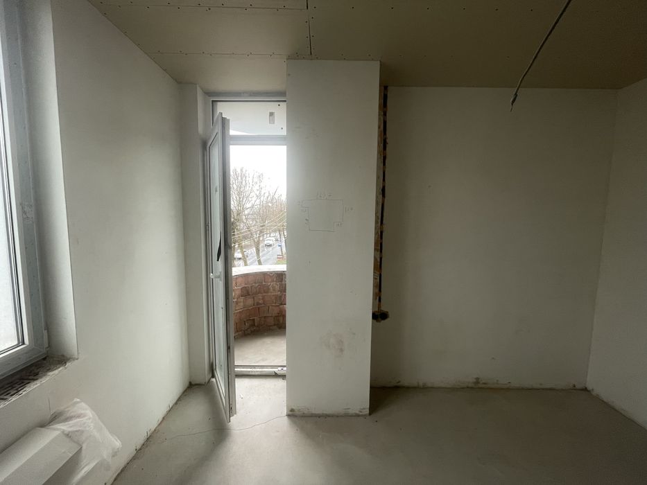 Центр. 2-х кімнатна квартира з частковим ремонтом та закупленими матер