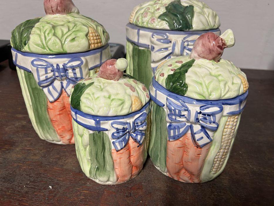 Kolorowe pojemniki , przechowywanie