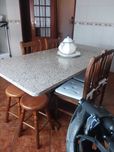Mesa de cozinha com quatro cadeiras