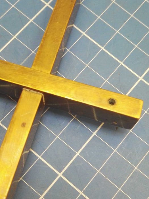 krzyż krucyfiks mosiężny wygrawerowane 13 domowy