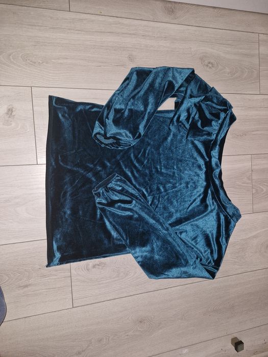 Welurowa bluzka odkryte ramię Made in Italty