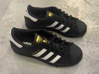 Black Gold\Superstar\adidas\nowy UnisexTrampki.38