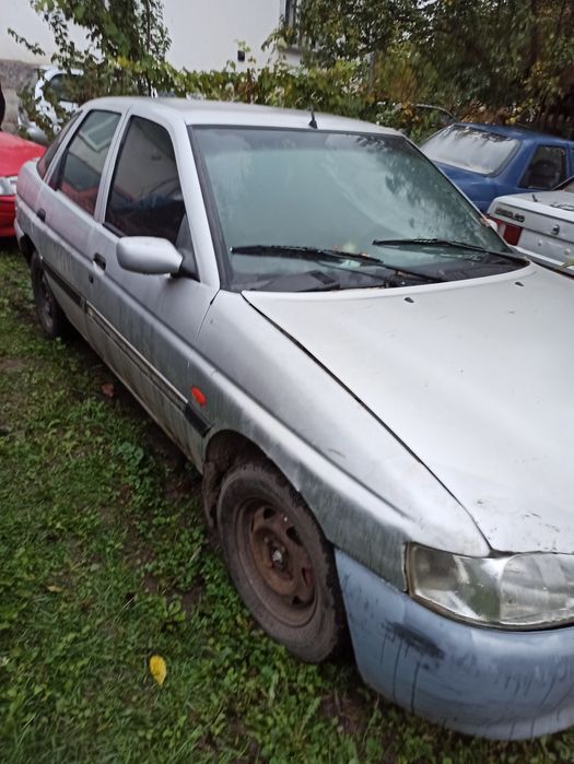Бампер Ford escort 95-00р. По запчастинах