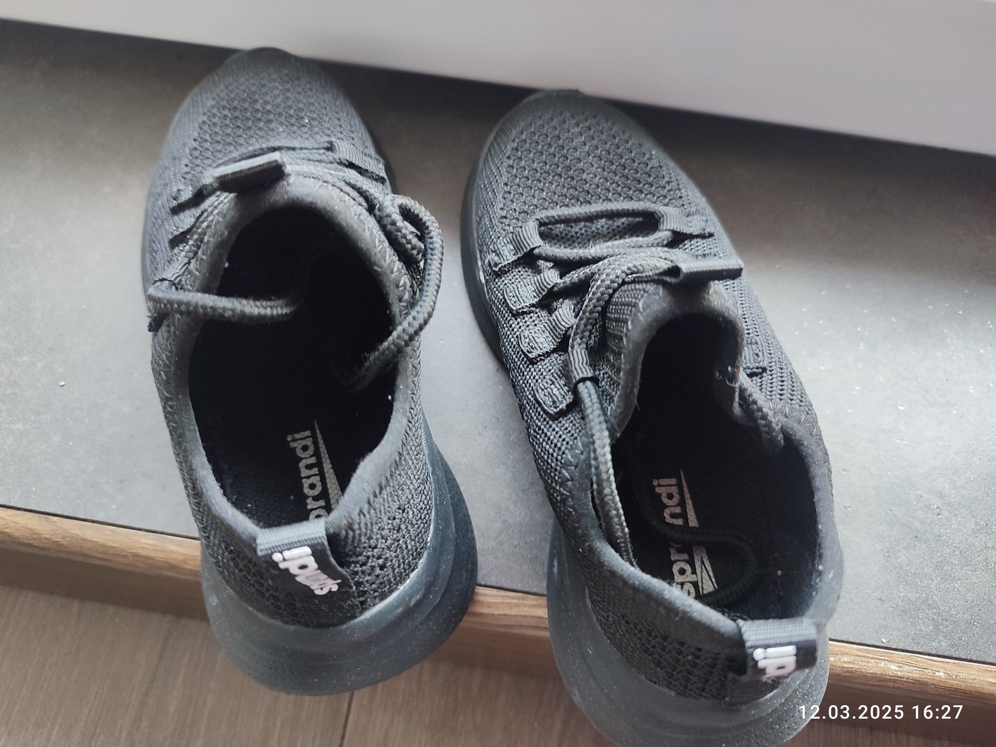 Nowe czarne chłopięce buty sportowe sprandi 28