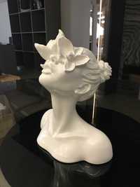 Скульптура жінка "Квітка"
