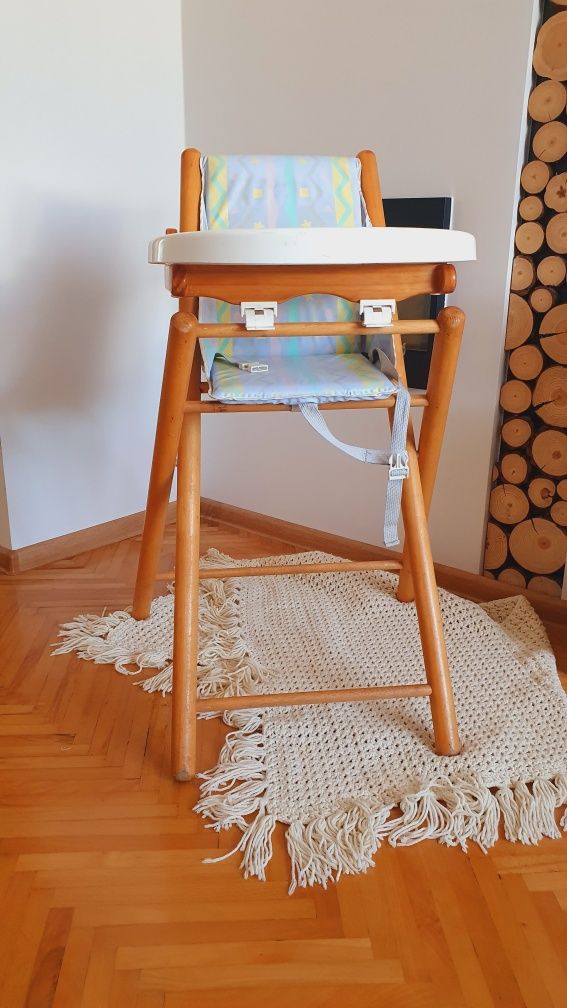 Drewniane krzesełko do karmienia firmy Mothercare