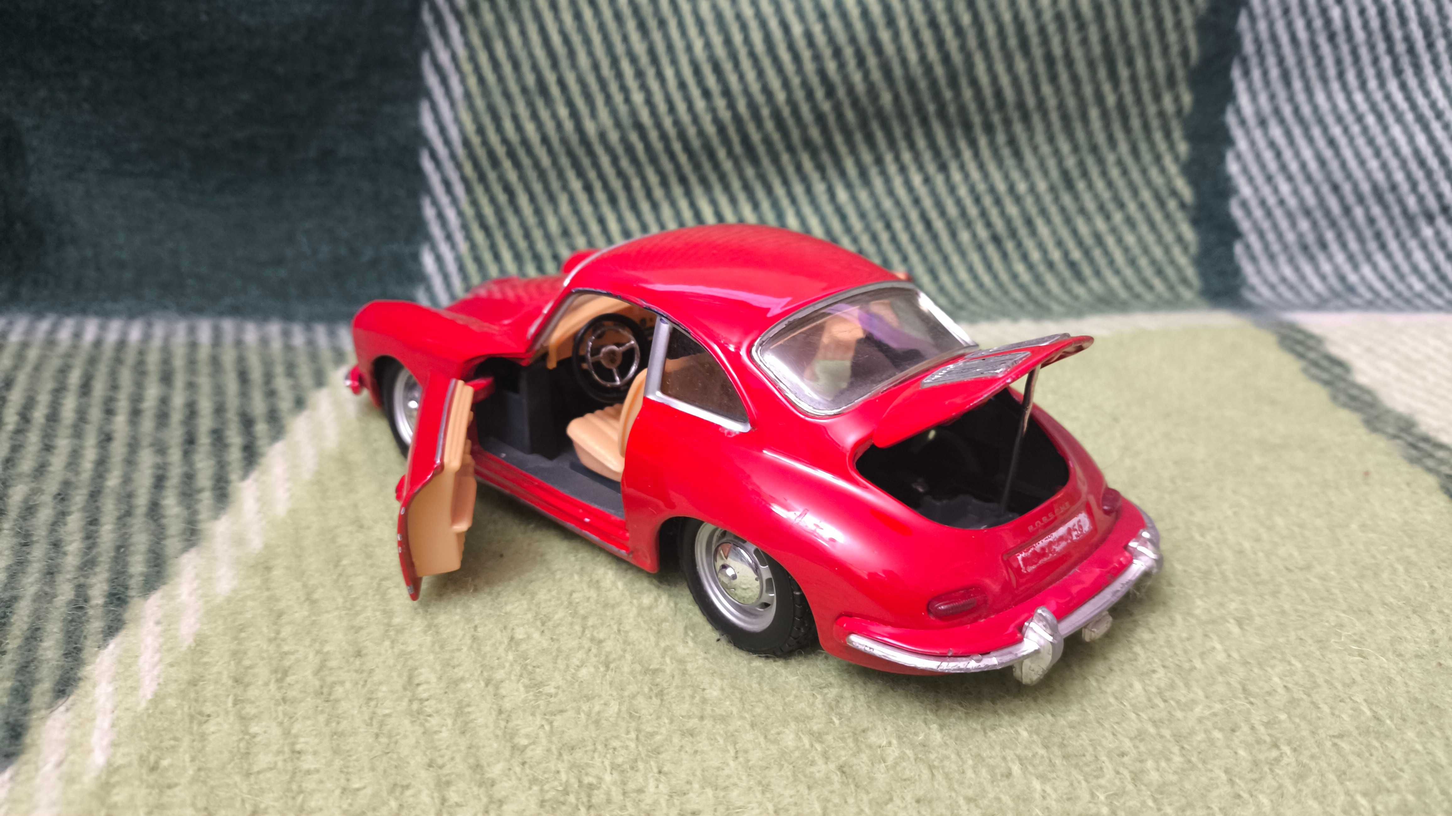Машинка Porsche 356B (1961) 1.24 Bburago