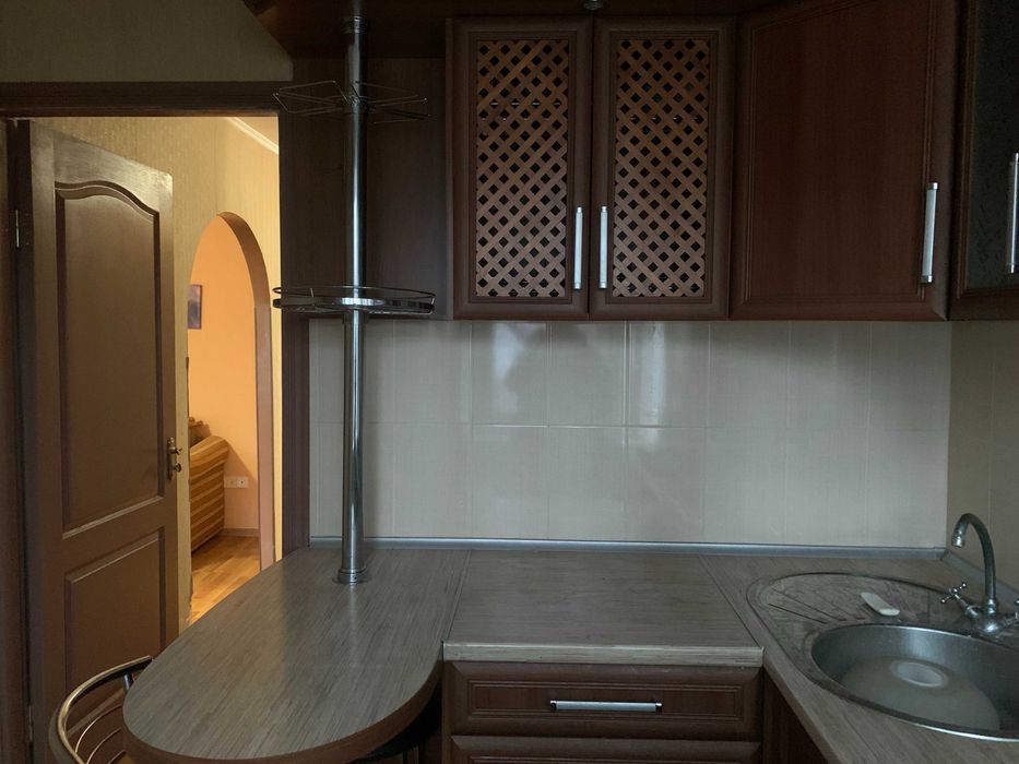 Соц.місто. Поряд з ринком