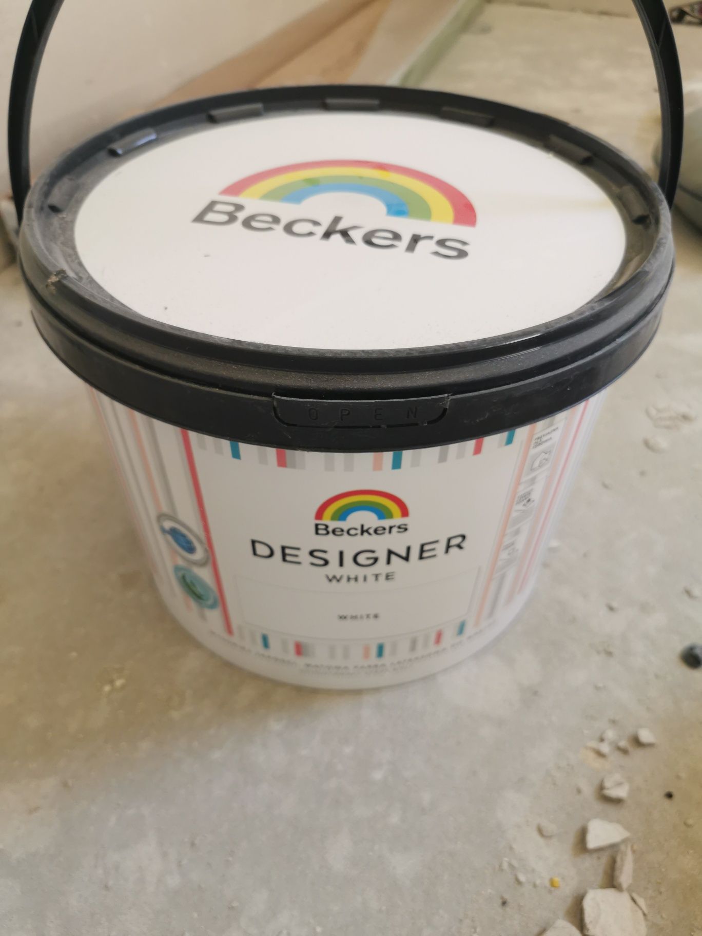Sprzedam farbę Beckers Designer white 10l NOWA