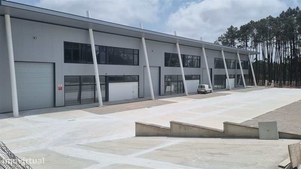Armazéns e Escritórios Novos em Maceira – Leiria