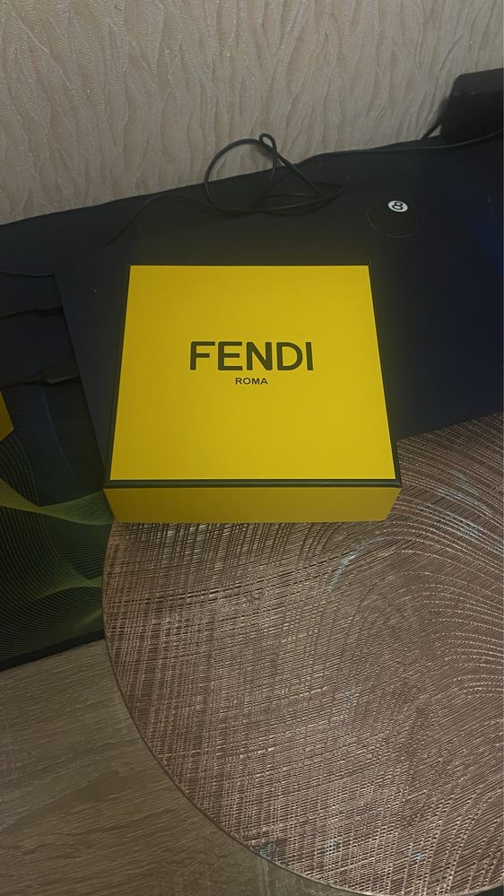 Продам фирменую коробку и пакет Fendi