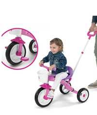 Triciclo criança com cestinho e pega ajustável à altura do adulto.