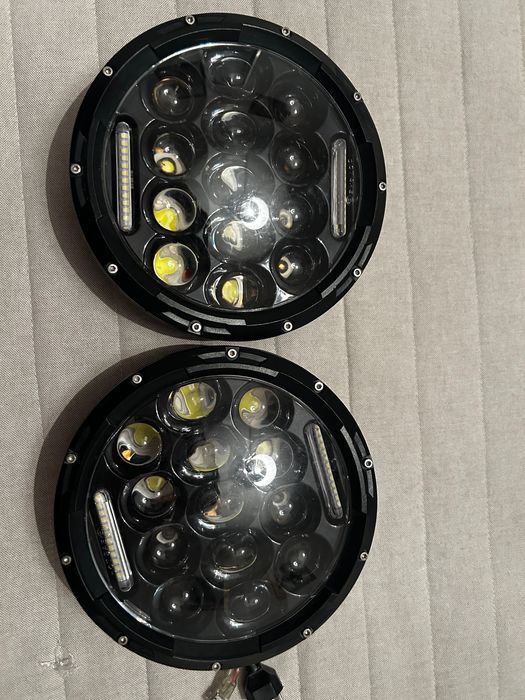 Par de Faróis Led  de 7 polegadas para vários jipes / Carrinhas
