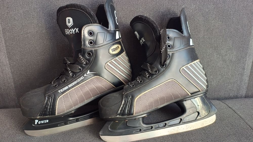 Łyżwy hokejowe r42