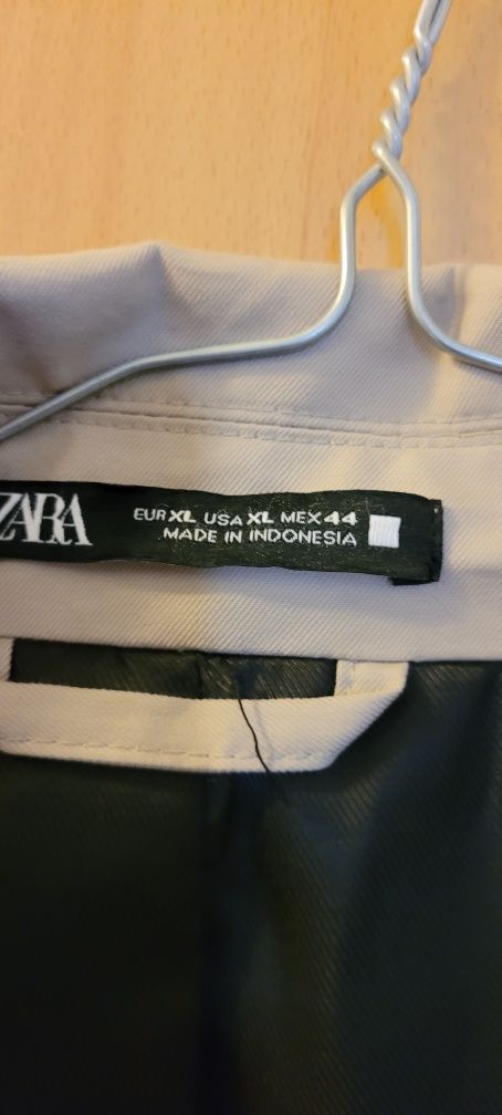 Trench męski firmy Zara