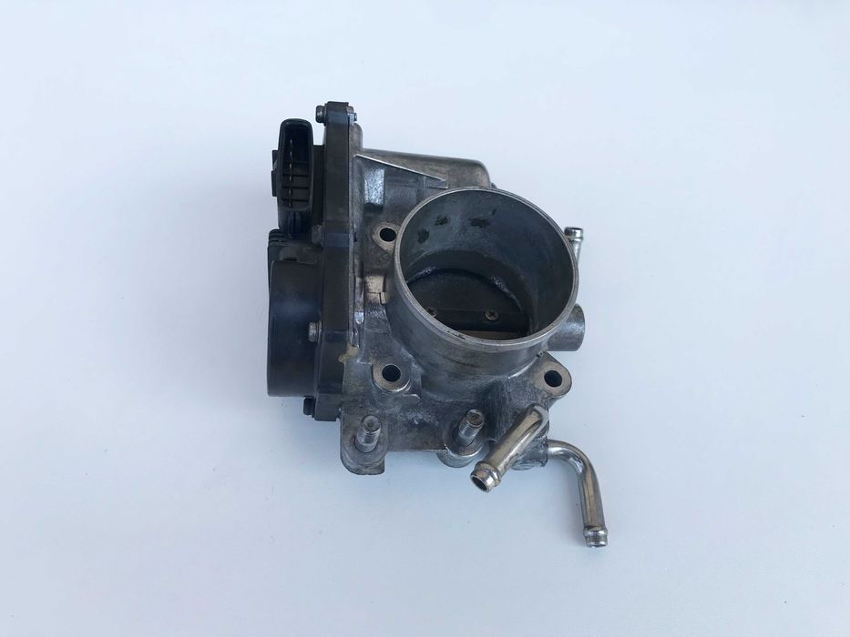 Дросельна заслонка Toyota Avensis T22. RAV4 - 2.0 (1AZ-FSE)