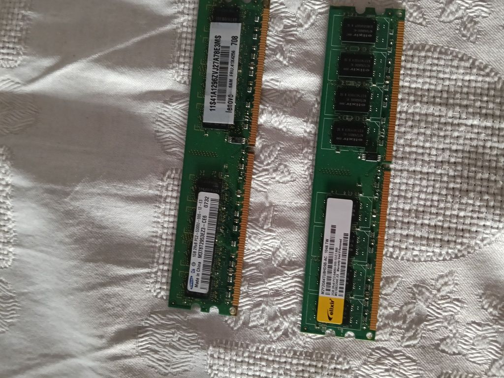 2 Placas de memória RAM 1G e 2G