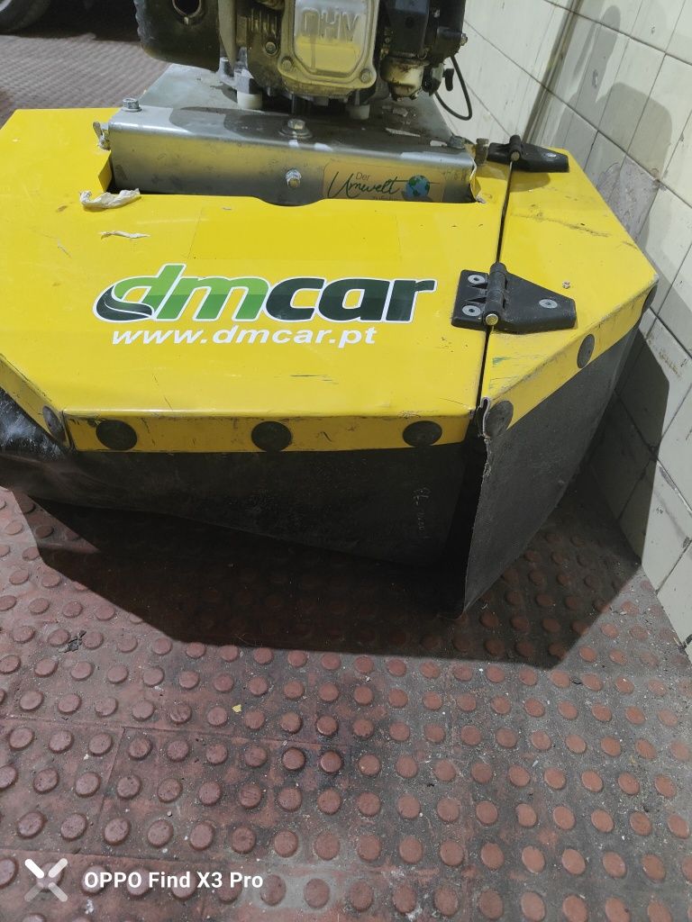 Máquina corta mato
