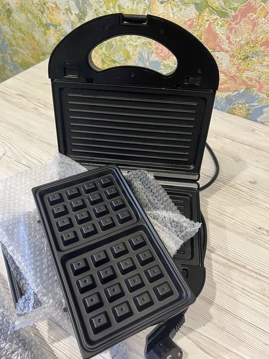 Бутербродниця MAGIO MG-366