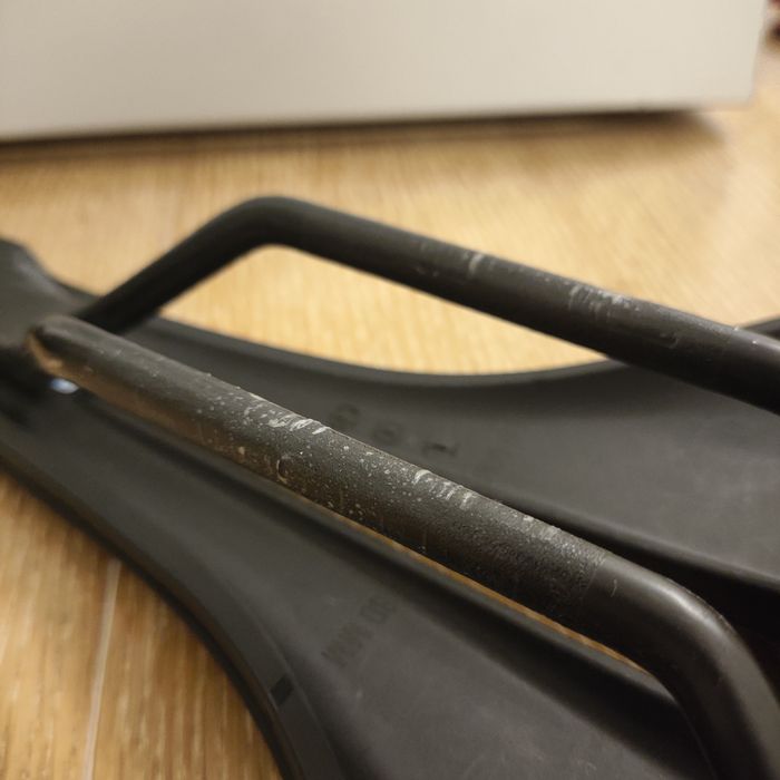 Siodełko szosal PRO Griffon Team, 143mm, podstawa i pręty karbonowe