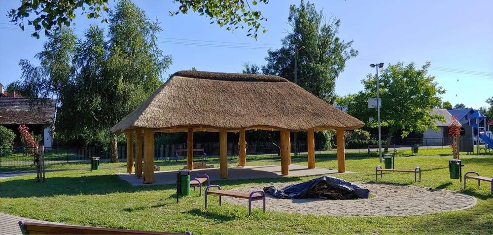 Wiata Drewutnia Altana Strzecha Dachy z Trzciny