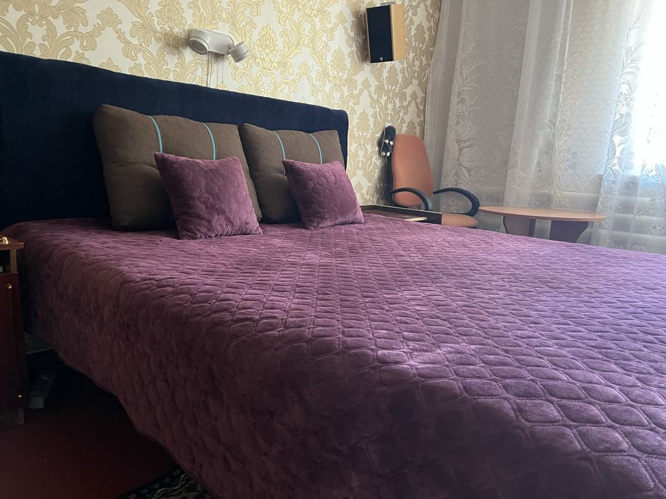 Кровать металлическая с мягким изголовьем