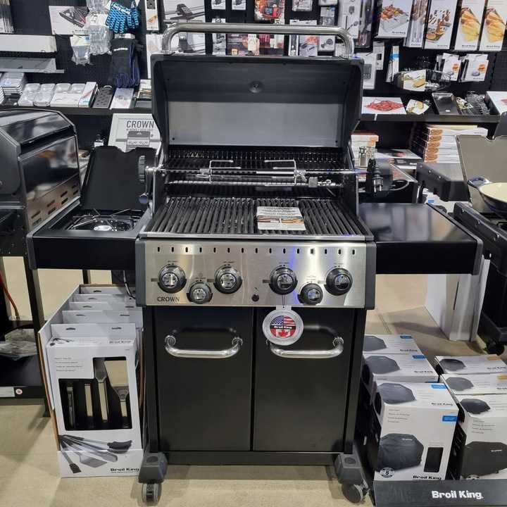 Grill gazowy Broil King Crown 490 z ekspozycji - stan idealny