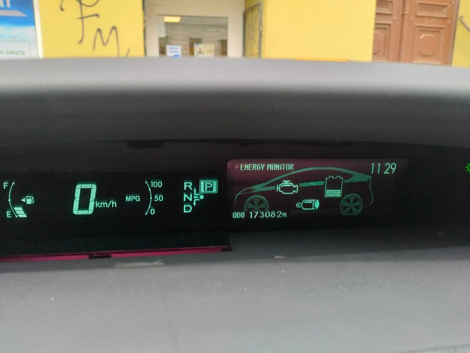 Syndyk sprzeda z wolnej ręki Toyotę Prius (2009 r., uszkodzona)