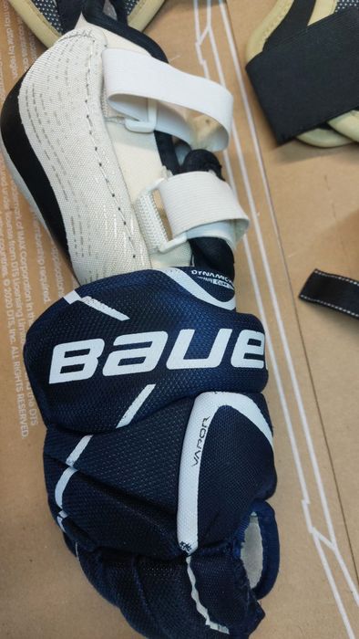 Ochraniacze hokejowe rękawice / Sporty drużynowe.