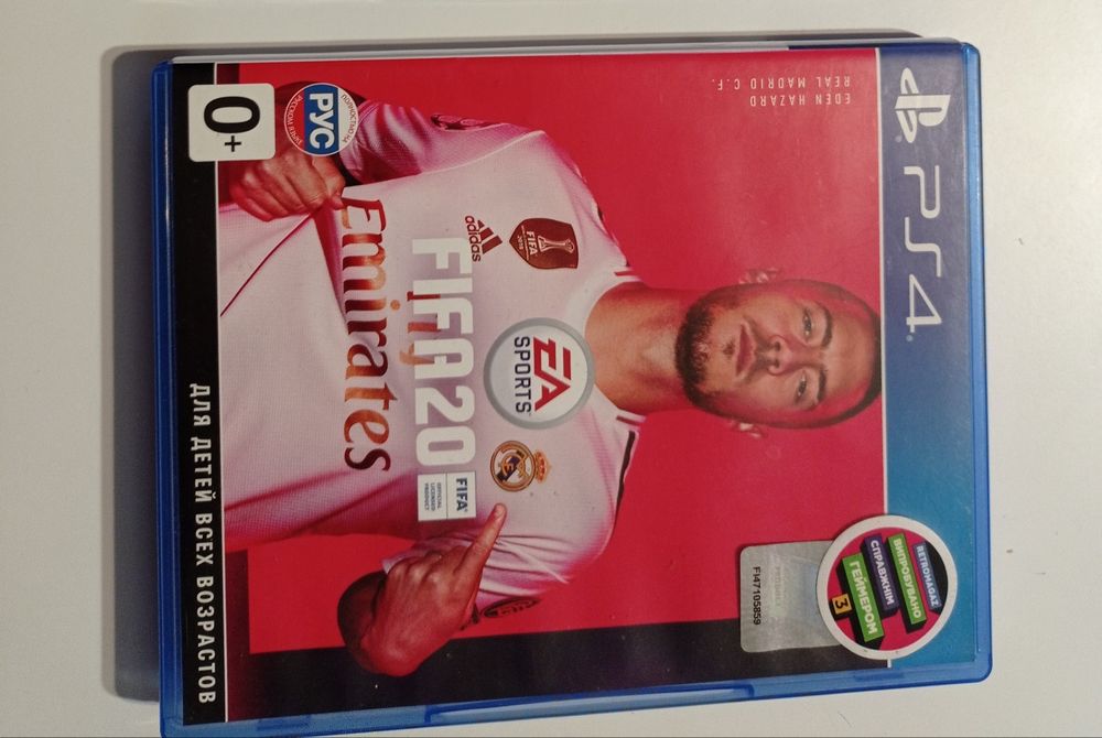 Диск с игрой fifa playstation 4