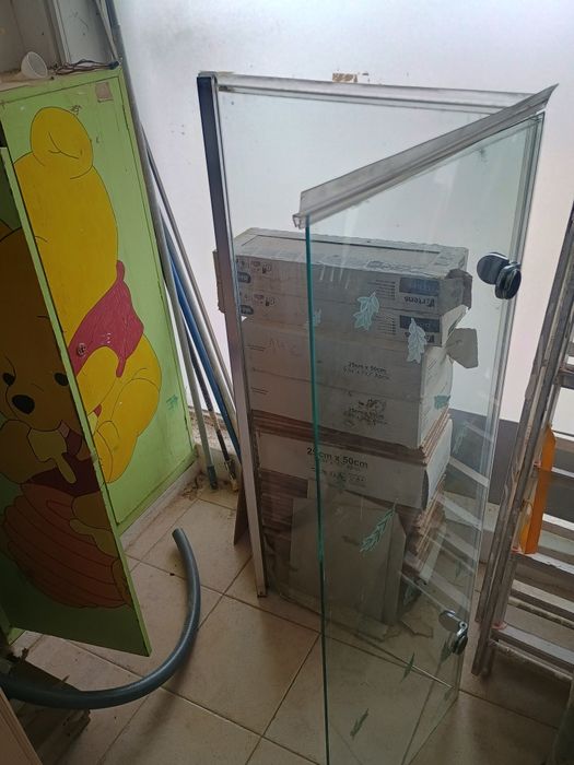 Vidro móvel para banheiro