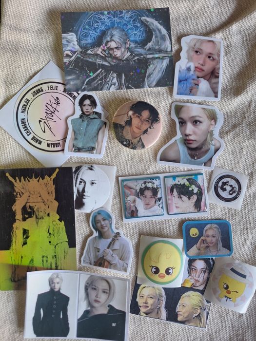 Stray Kids Felix Angel Pin + naklejki  Felix