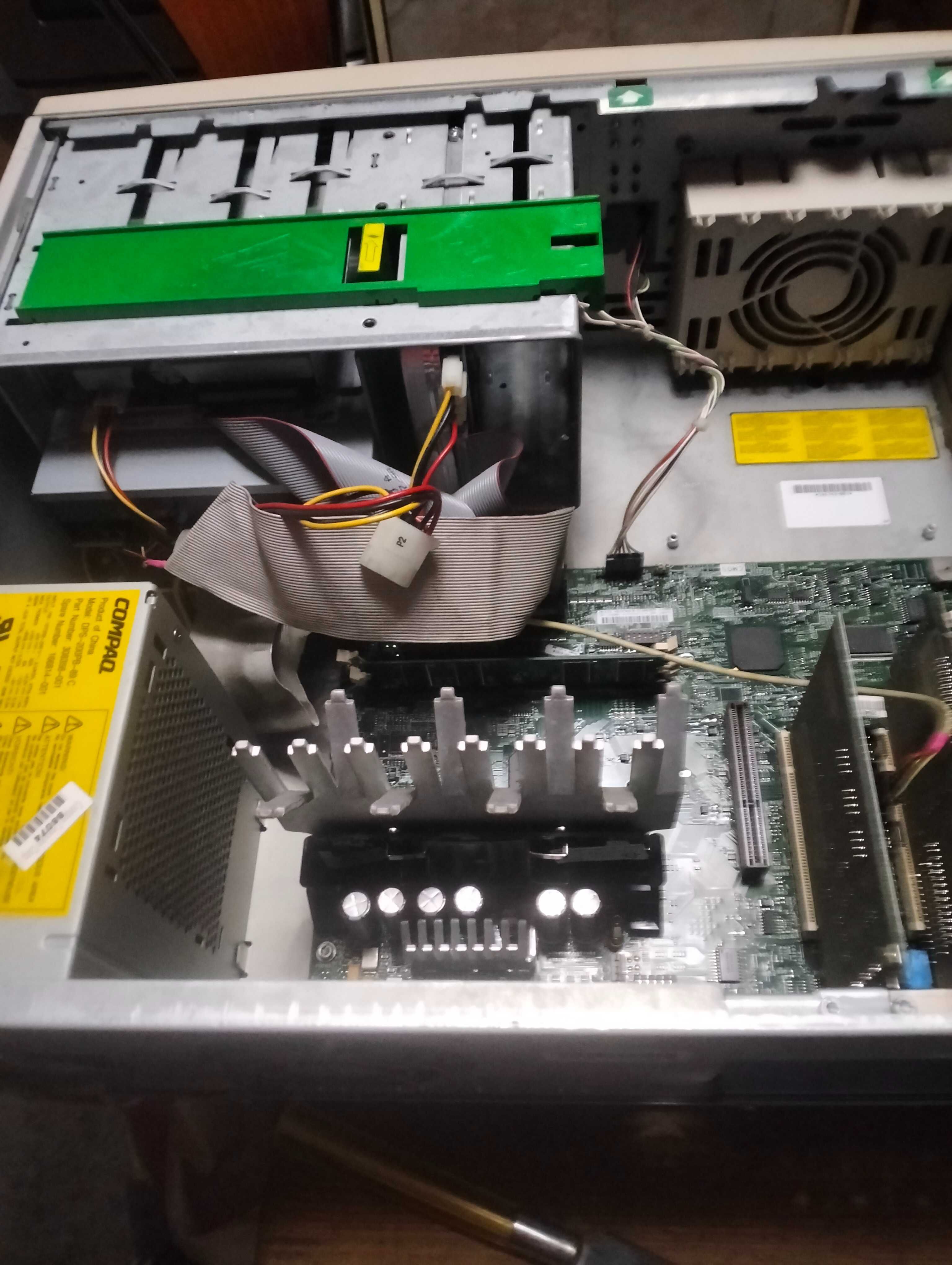 Sprzedam stary komputer  compaq retro